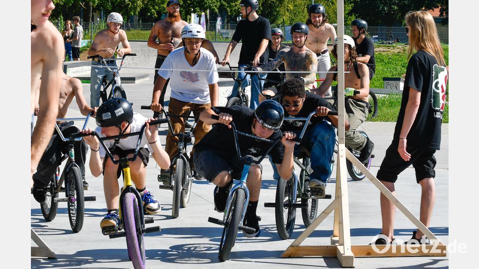 Im Amberger Skatepark war am Samstag ganz schön viel los. Bild: Petra Hartl