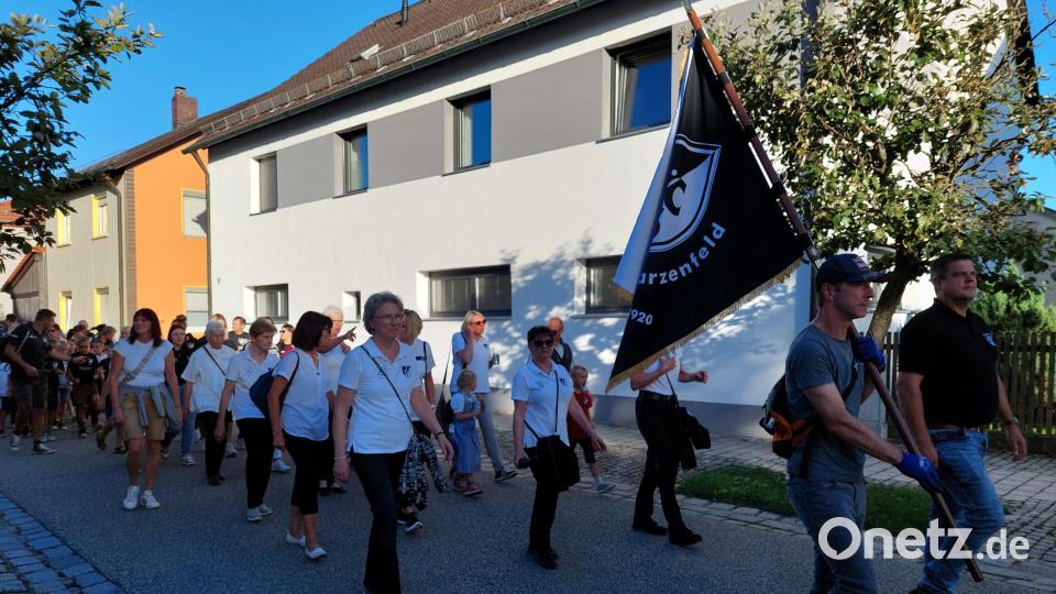 Viele Vereine, wie hier der 1. FC Schwarzenfeld, sind dabei. Bild: jua