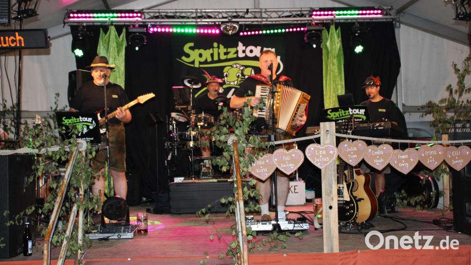 Die Band &quot;Spritztour&quot; verstand es richtig Stimmung zu machen. Bild: ral