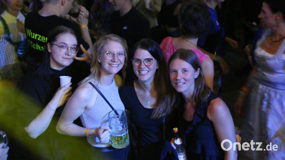 Über 1000 Gäste haben Spaß beim Wurzer O´Schnitt mit &quot;Highline&quot;. Bild: sne