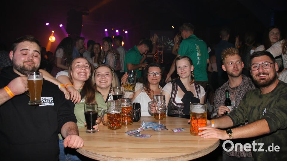 Über 1000 Gäste haben Spaß beim Wurzer O´Schnitt mit &quot;Highline&quot;. Bild: sne
