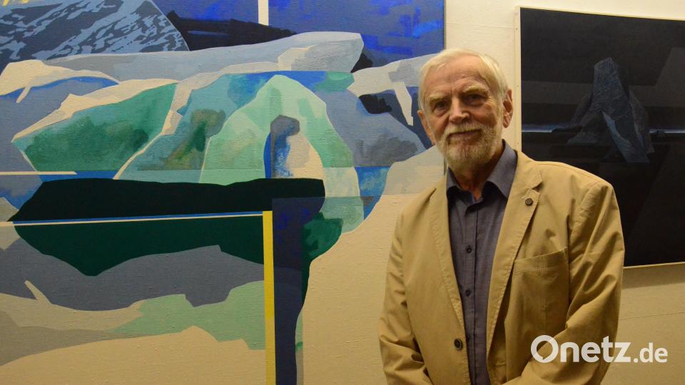 Alfred Hertrich vor einem seiner Werke. Bild: Kunz