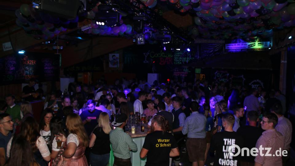 Über 1000 Gäste haben Spaß beim Wurzer O´Schnitt mit &quot;Highline&quot;. Bild: sne
