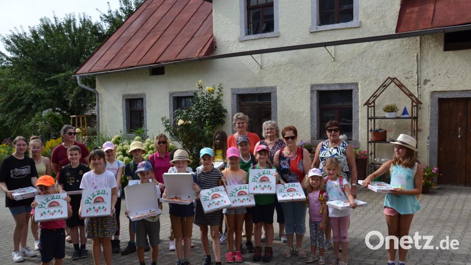 Nach dem Essen der Kräuterpizzas wird wieder nach Moosbach zurück gewandert. Bild: gi