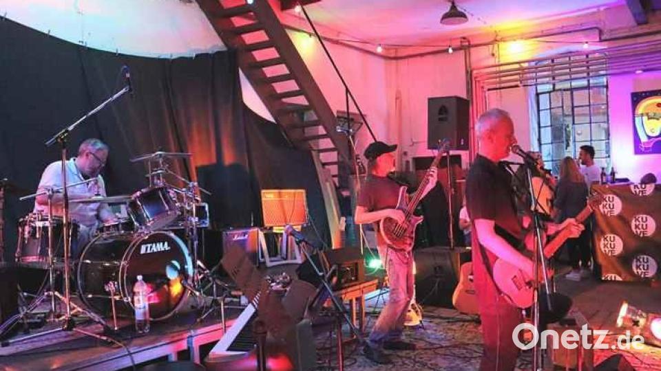 Der Kunst- und Kulturverein Erbendorf hatte zu einer offenen Bühne eingeladen. Hier sangen Musiker und Bands aus verschiedenen Stilrichtungen ohne festes Programm. Bild: Kunst- und Kulturverein Erbendorf / Charly Daubenmerkl/exb