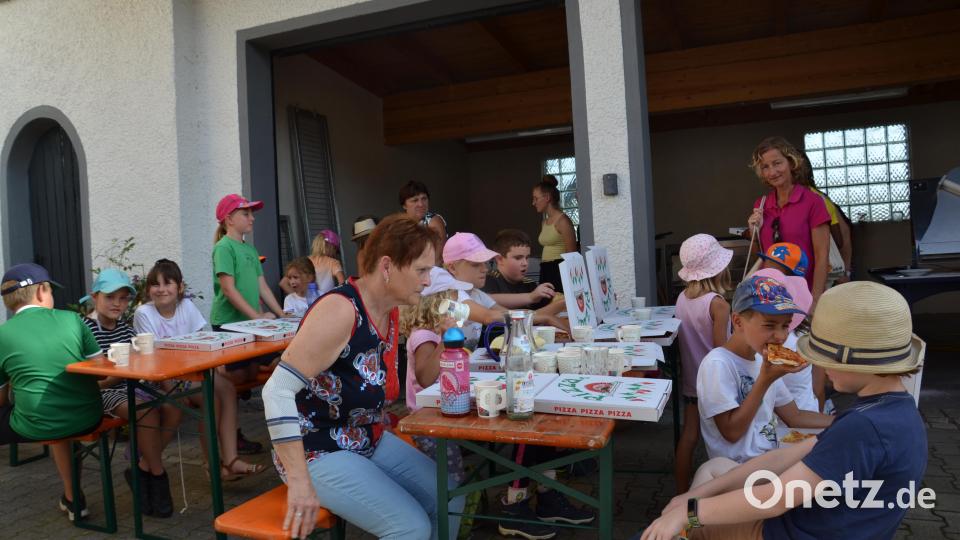 Nach dem Essen der Kräuterpizzas wird wieder nach Moosbach zurück gewandert. Bild: gi