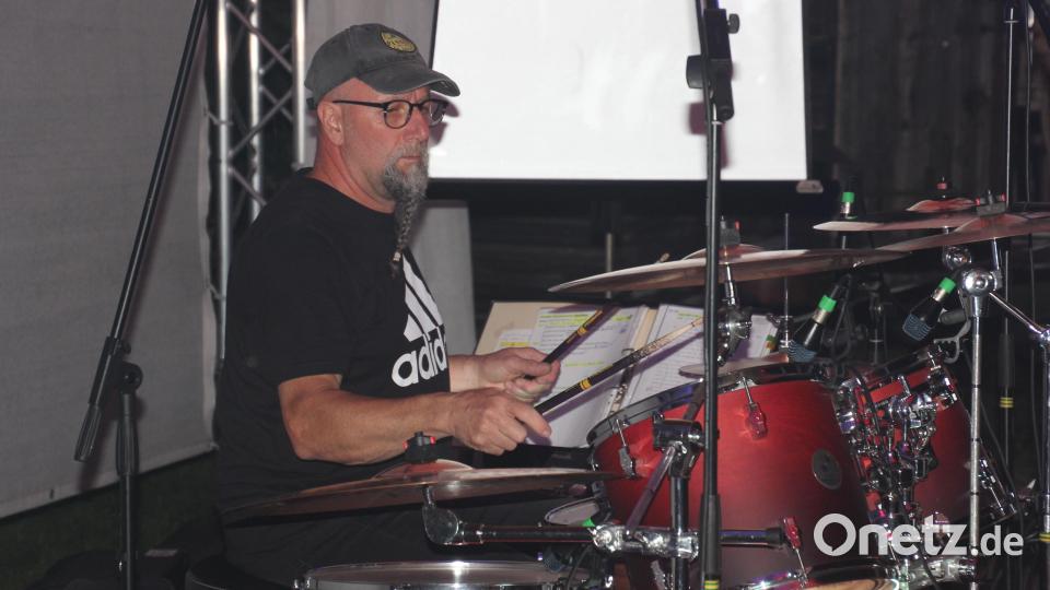 Jürgen Käck am Schlagzeug. Bild: kro