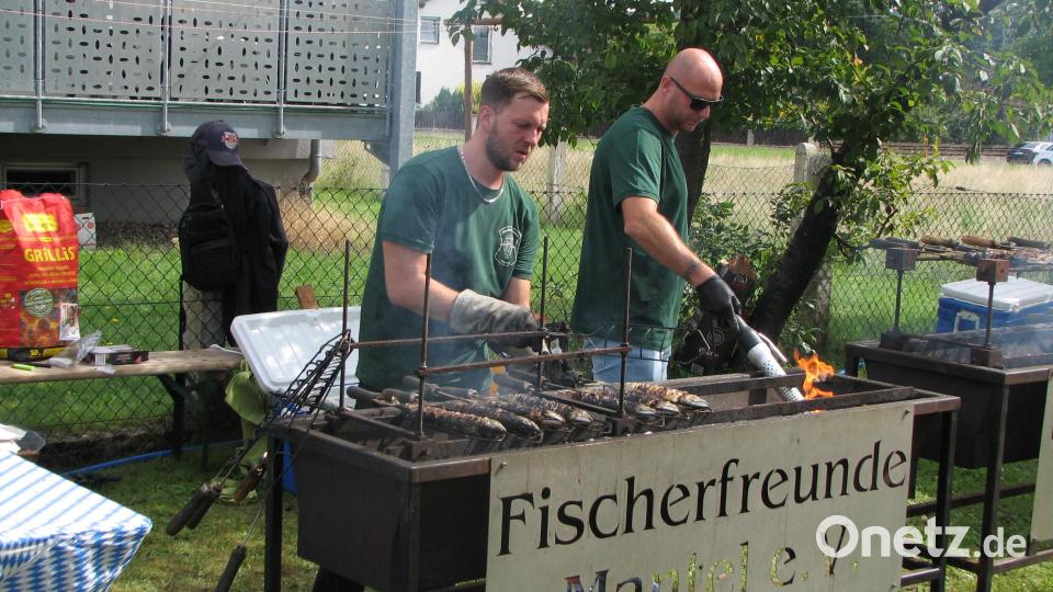 Ein Duft der Makrelen verbreitete sich über den Pfarrgarten. Bild: knh