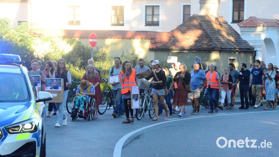 Demonstration gegen den Präventivgewahrsam von Ronja Künkler und 26 weiterer Klimakleber. Bild: Kunz