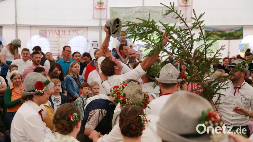 Andreas Hirsch hing seinen Hut an den &quot;Nagel&quot; - für ihn war es die letzte Kirwa Bild: egl