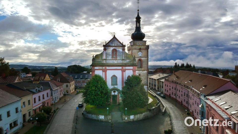 Die Pfarrkirche St. Nikolaus gehört zu den Wahrzeichen von Bor, seit 2003 Partnergemeinde von Pleystein. Bild: Anna Sudová/exb