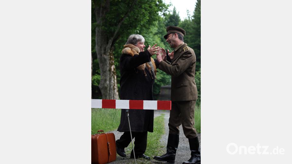 Vor dem Übertritt der „falschen“ Grenze mit dem „falschen“ Schleuser. Die Schauspieler: Marek Velebný (links) und Oswald Hamann (rechts) spielen die Szene überzeugend. Bild: Florian Wein/exb