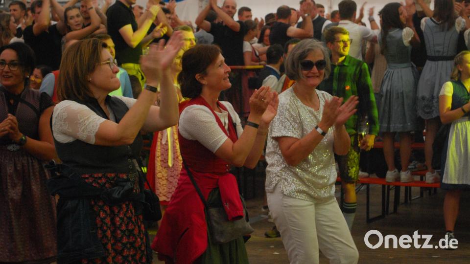 Auch auf der Tanzfläche ist beste Stimmung. Bild: tss