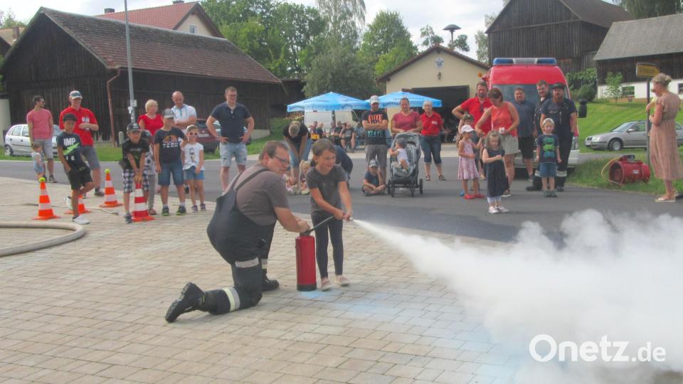 Beim Kindertag der Feuerwehr Mammersreuth ging es actionreich zu. Bild: Feuerwehr Querenbach/exb