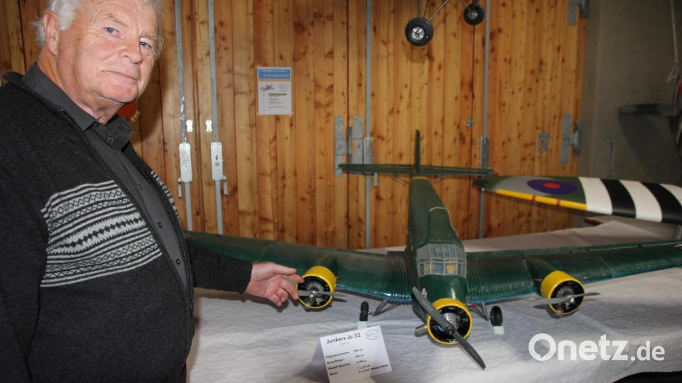 Werner Kraus mit seiner Junkers JU 52, die von zwei Wankelmotoren angetrieben wird. Bild: kro