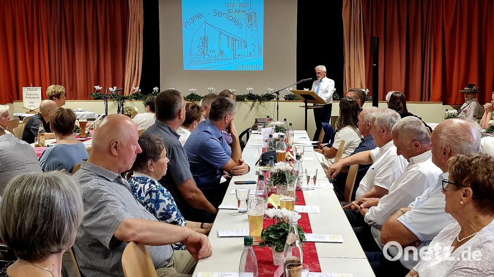 Die Pfarreisenioren in Schirmitz blicken bei der Feier ihres 50-jährigen Jubiläums auf die Vereinsgeschichte zurück. Bild: R. Kreuzer
