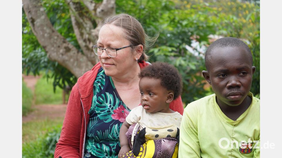 Gaby Hagn ist bereits zum sechsten Mal im Kongo und ist bei vielen Einheimischen bekannt. Bild: Jonas Rom und Gaby Hagn/exb