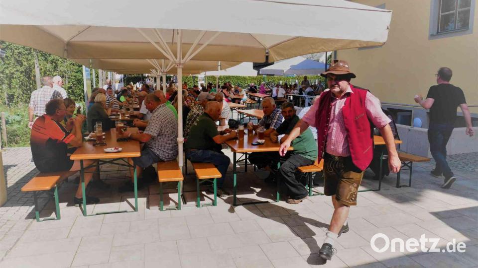 Der Zoigltag in Eslarn war laut Marktrat und SPD-Vorsitzender Georg Zierer (vorne) gut besucht. Bild: gz
