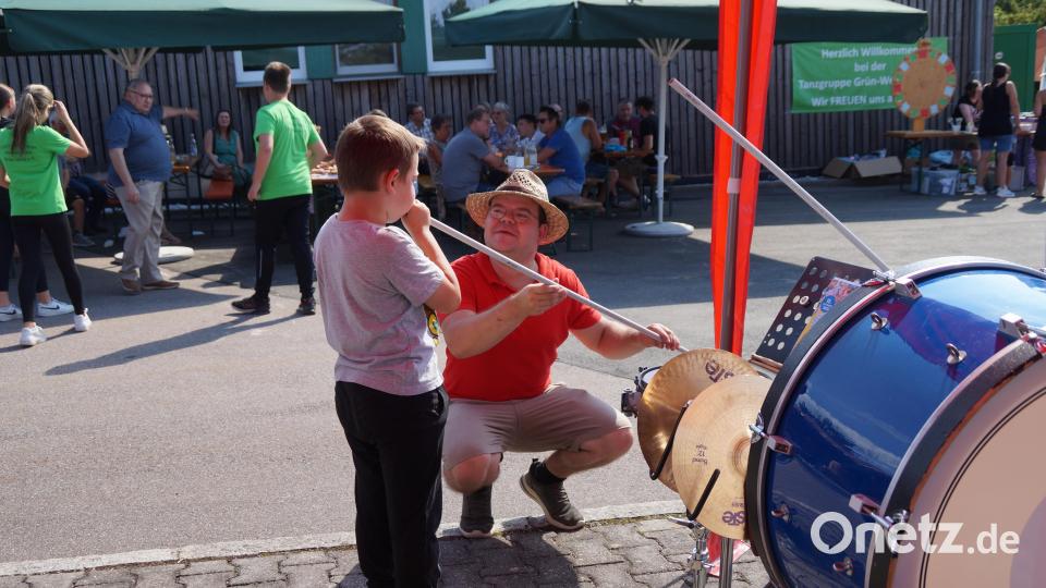 Es ist gar nicht so einfach, einen Ton herauszubekommen beim Blasen in ein Instrument. Bild: wel