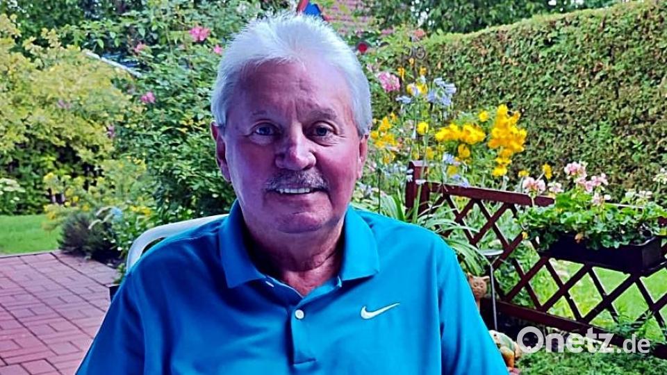 Hans Forster vor den geputzten Eierschwammerln. Bild: R. Kreuzer