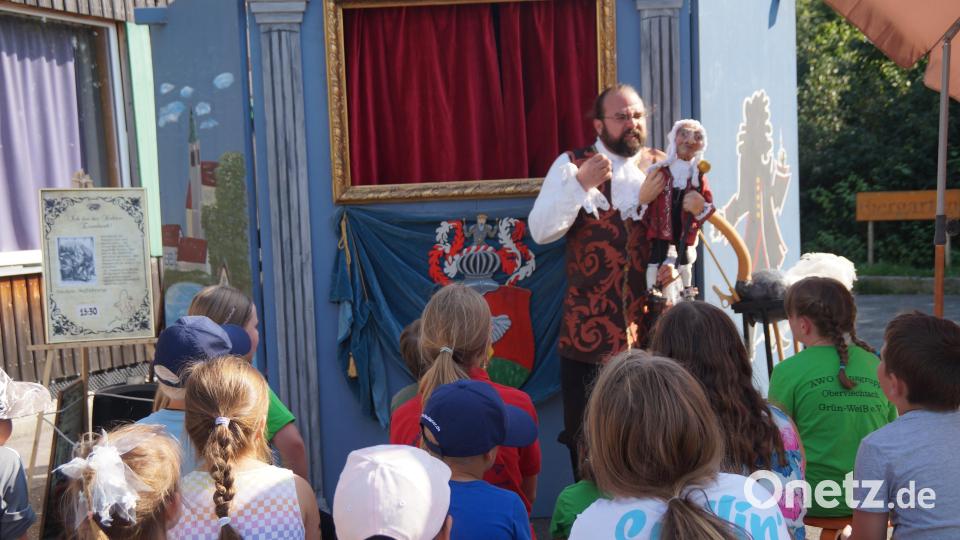Der Festspielverein stellt in einem Theaterstück den berühmten Doktor Eisenbarth vor. Bild: wel