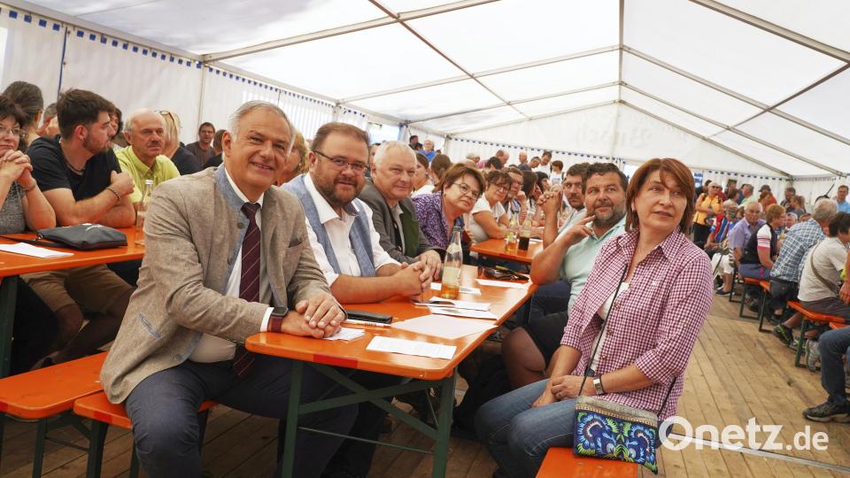Unter den Gästen war auch Landrat Roland Grillmeier (vorne, links) Bild: Martin Schmid