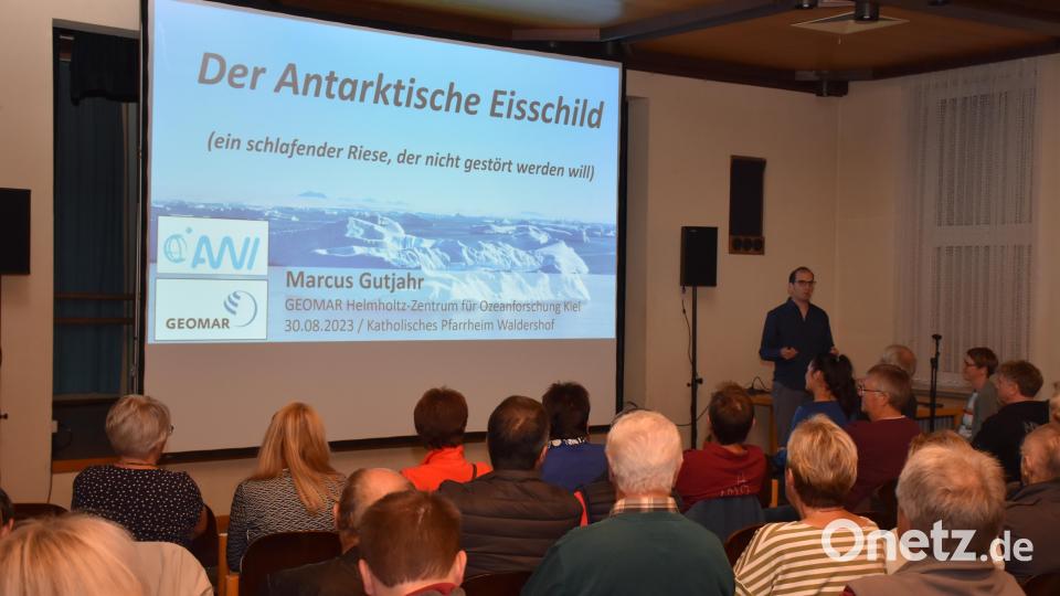Marcus Gutjahr hielt in Waldershof einen Vortrag über die Antarktis. Bild: Andrea Primitz/exb