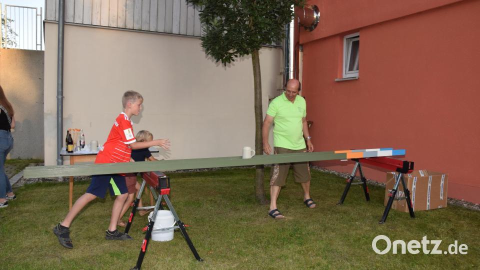 Bierkrug-Schieben - Mit ein bisschen Übung klappt&#039;s. Bild: fla