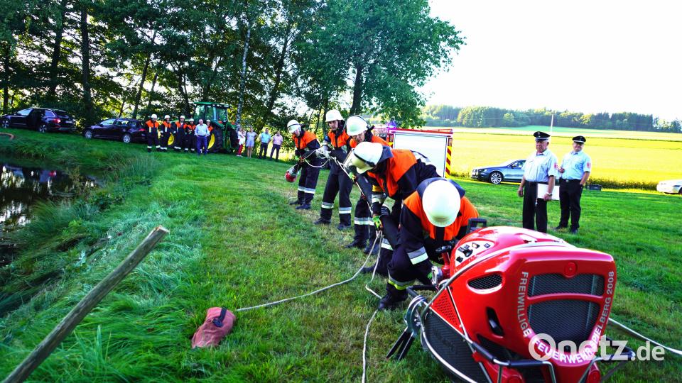 Bei der Leistungsprüfung der Feuerwehr Spielberg geben sich die Beteiligten alle Mühe. Bild: fvo