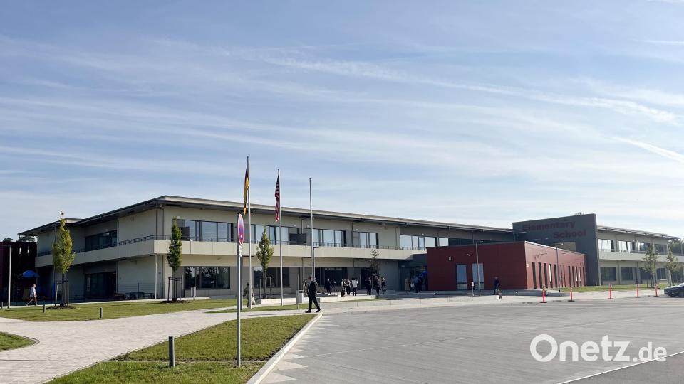 Für 37,5 Millionen US-Dollar wurde in Grafenwöhr die neue US-Grundschule gebaut und nun offiziell ihrer Bestimmung übergeben. Bild: mor