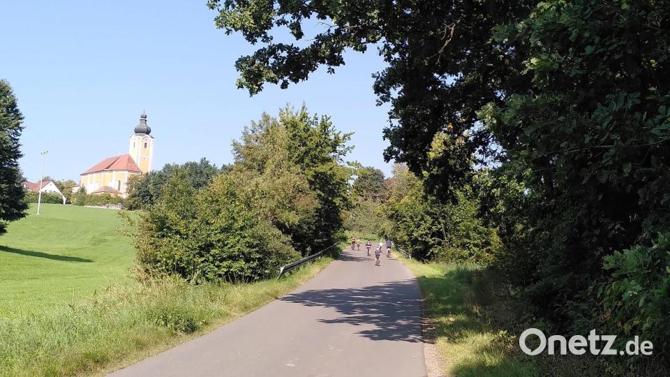 Es ging zehn Kilometer bergauf und bergab durch die Dieterskirchener Flur. Bild: Jasmin Gassner/exb