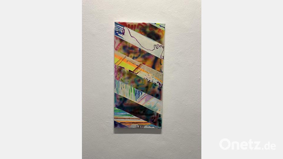 Edith Deyerling &quot;Tease me Stripy&quot;, 2021, Acryl auf Leinwand Bild: Bezirk Oberpfalz/Anette Menke/exb
