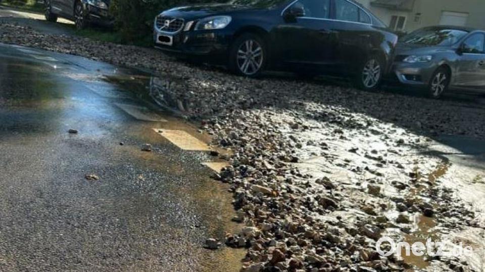 Fehlendes Wasser war das eine Problem, überspülte und verdreckte Straßen das andere. Bild: Karoline Gajeck-Scheuck