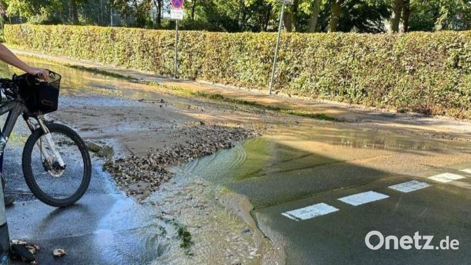 In Amberg gibt es derzeit einen größeren Wasserrohrbruch. Eine Ringleitung ist betroffen. Festgestellt wurde das zunächst im Dreifaltigkeitsviertel. Bild: Karoline Gajeck-Scheuck