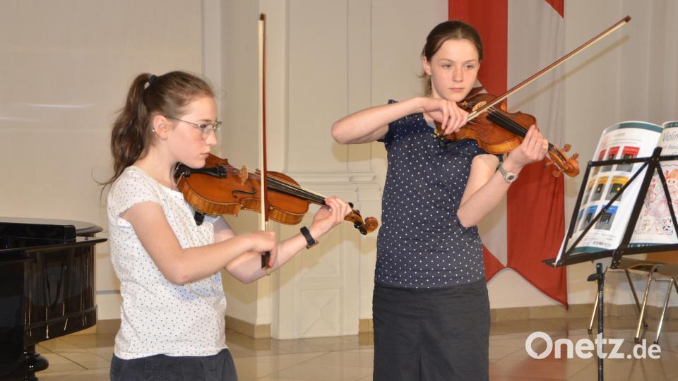 Schülerinnen der Kreismusikschule bei einem Auftrittt in der Klosteraula Waldsassen. Archivbild: zch