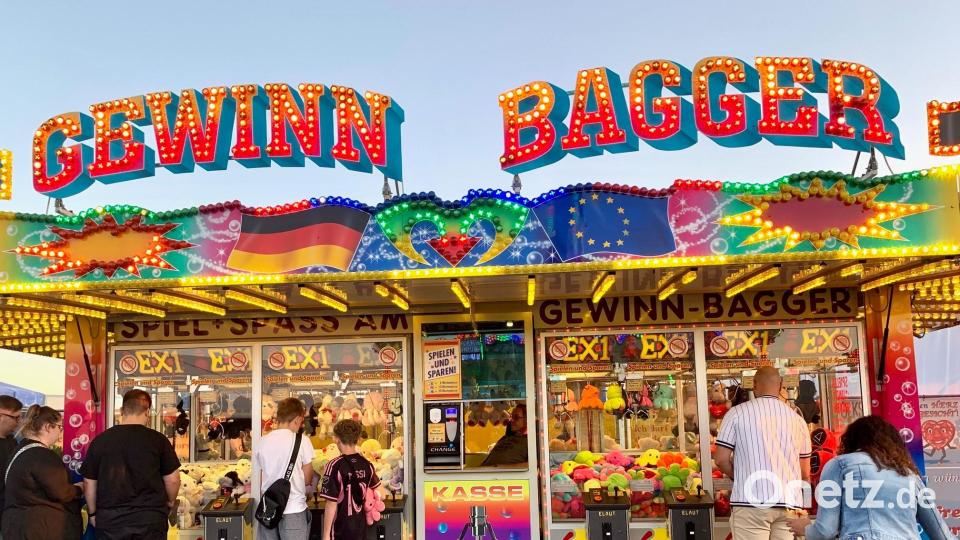 Auf dem Volksfest braucht es bei manchen Ständen auch einiges an Glück. Bild: Gabi Schönberger