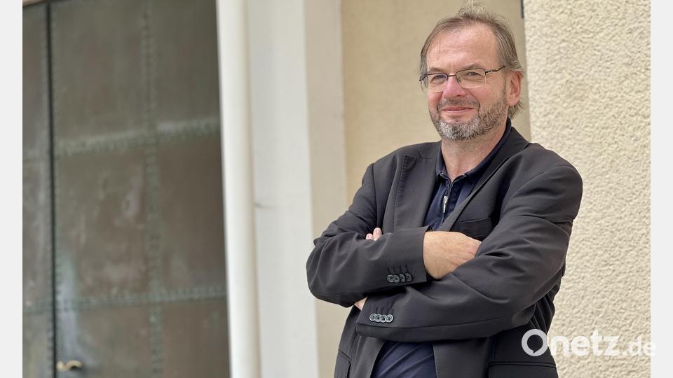Thomas Stohldreier, seit fast 30 Jahren Pfarrer in Schirmitz, wird am Sonntag 60. Seit Anfang September ist der beliebte Seelsorger auch für die Pfarrei Pirk zuständig. Bild: Eichl