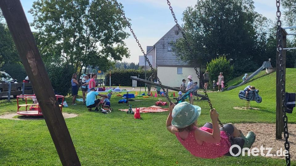 An vier Freitagen in den Ferien hatte Mitterteichs Familienbeauftragte Sabine Frank Eltern mit Kindern zu lockeren Spielplatz-Treffen eingeladen. Bild: Sabine Frank/exb