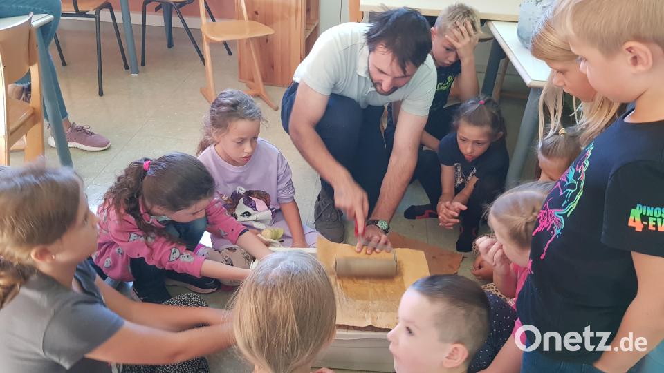 Matthias Lexhaller erklärt jeden Schritt genau. Bild: gi