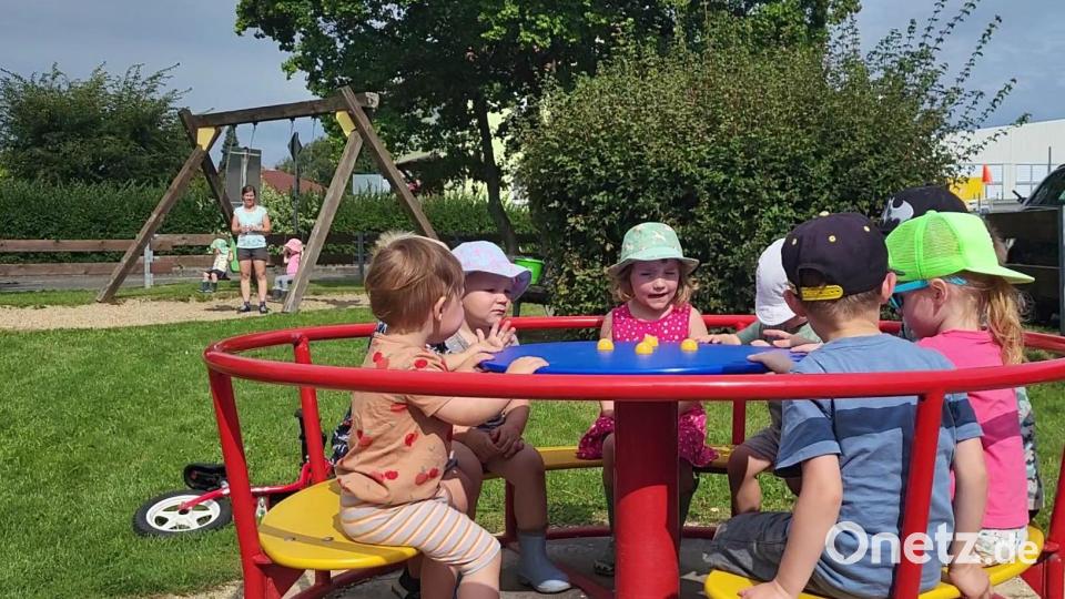 An vier Freitagen in den Ferien hatte Mitterteichs Familienbeauftragte Sabine Frank Eltern mit Kindern zu lockeren Spielplatz-Treffen eingeladen. Bild: Sabine Frank/exb