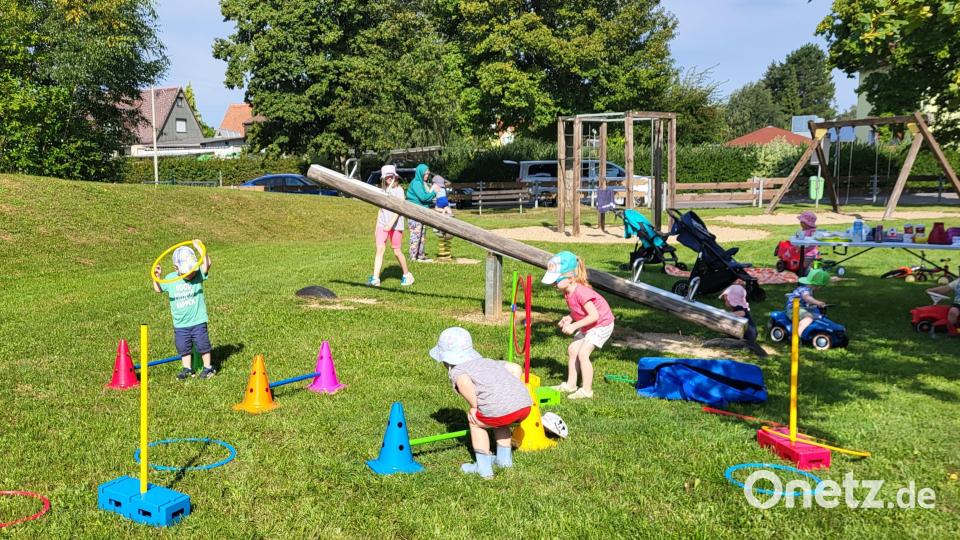 An vier Freitagen in den Ferien hatte Mitterteichs Familienbeauftragte Sabine Frank Eltern mit Kindern zu lockeren Spielplatz-Treffen eingeladen. Bild: Sabine Frank/exb
