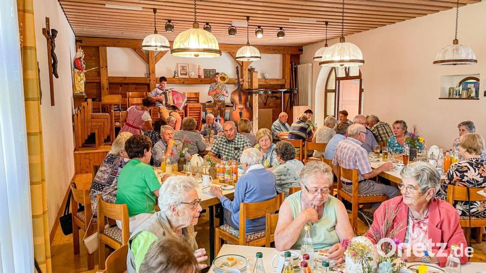 Bei der zweiten Seniorenkirchweih war der Pfarrsaal voll besetzt. Bild: Gemeinde Kastl bei Kemnath/exb