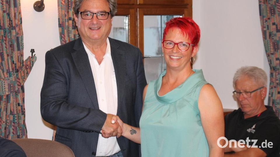 Als neue dritte Bürgermeisterin hieß Bernhard Stangl Barbara Krauthahn willkommen. Bild: bjp