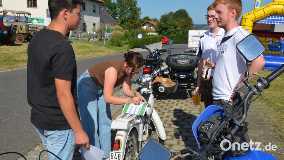 Bei der 1. Roggensteiner Oldtimerschau sind alte Schätze zu sehen. Bild: dob