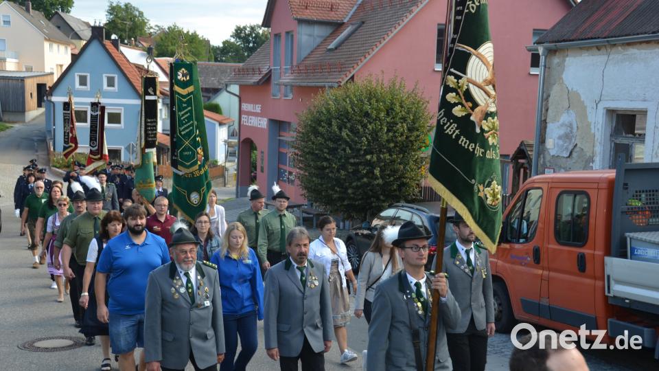 Bei Kaiserwetter feierte der Schützenverein &quot;Edelweiß&quot; Roggenstein sein 100-jähriges Gründungsjubiläum. Bild: dob