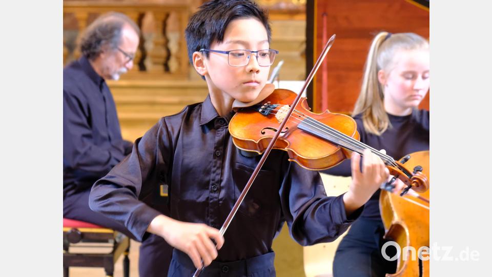 Mit 10 Jahren schon ein Großer der Musikszene. Linus Guwen Jia begeistert auf der Violine. Bild: do