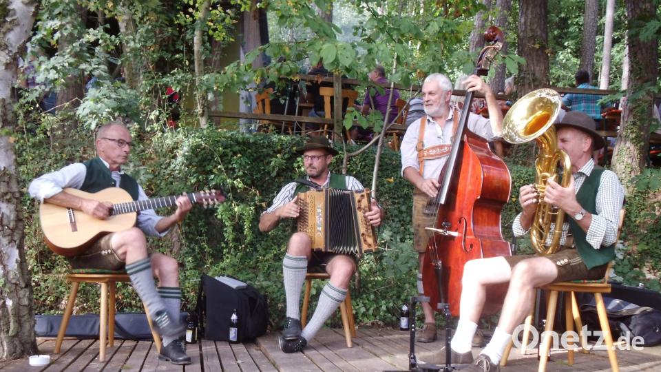 Für Unterhaltung sorgte die Hirschauer Wirtshausmusi mit (von links) Sigi Winter, Uwe Hermann, Franz Birner und Xaver Schindler. Bild: u