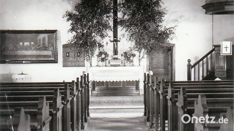 In den 40er Jahren gab es statt der Lutherrose ein großes Holzkreuz im Altarraum. Bild: rgr