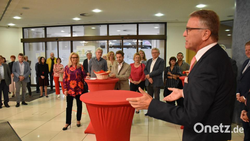 Bürgermeister Franz Stahl erwähnte in seinem Grußwort die im nächsten Jahr anstehende Ausstellung der Tirschenreuther Künstler in der Partnerstadt Lauf an der Pegnitz. Bild: ubb