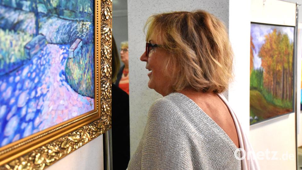 Einige Wochen lang kann die Präsentation im Foyer der Sparkasse besichtigt werden. Bild: ubb